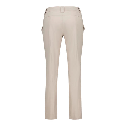 Beige Damenhose in Rückansicht mit geradem Schnitt, neutralem Studio-Hintergrund