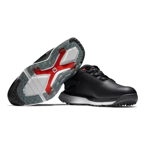Schwarzer Golfschuh von FootJoy mit moderner Sohlenstruktur und sportlichem Design
