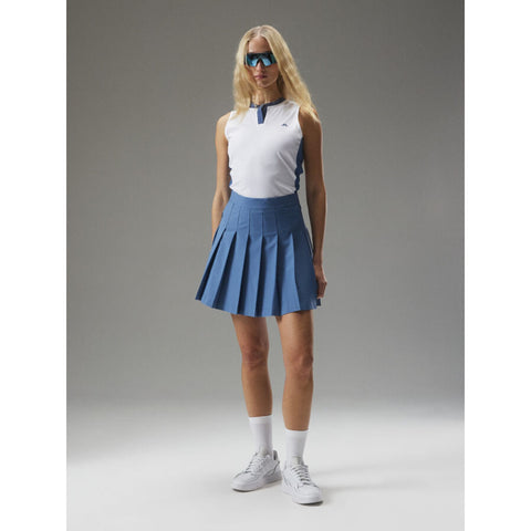 Adina Golf Rock