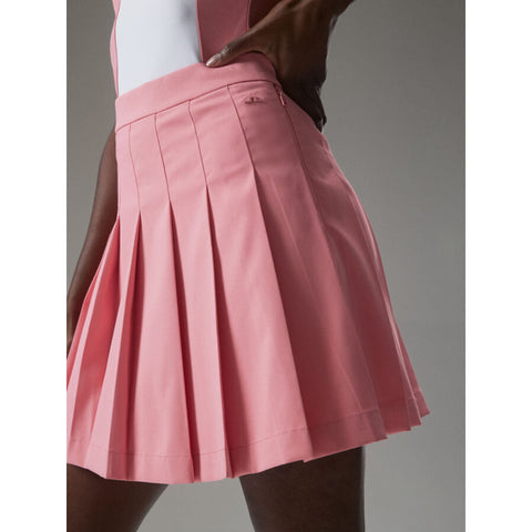 Adina Golf Rock