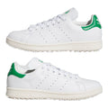 Weißer Adidas Golfschuh mit grüner Ferse auf neutralem Hintergrund
